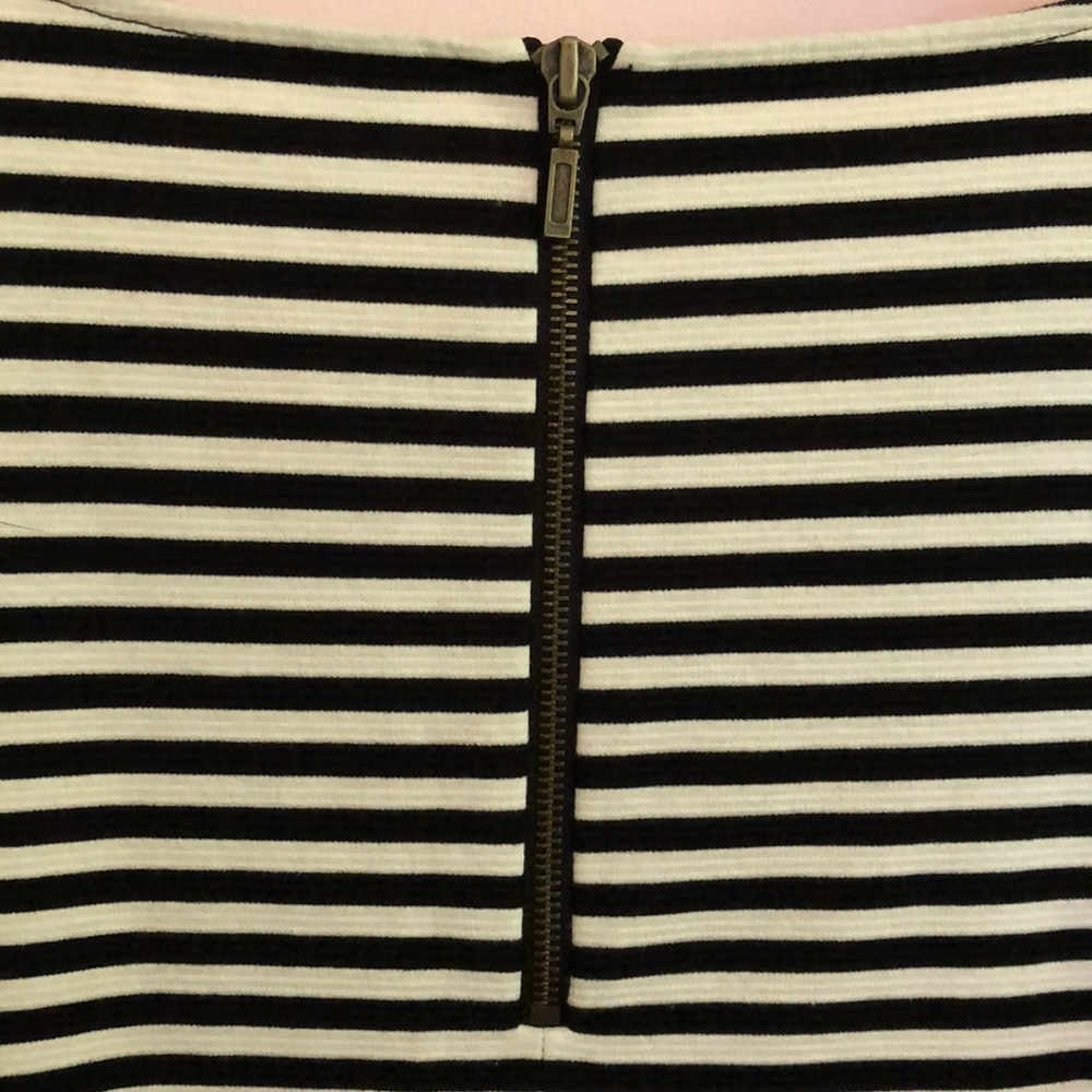 Striped Shift Dress - Picture 3 of 4
